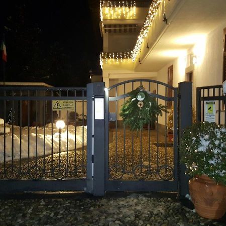B&B Marge Oltrona di San Mamette Екстериор снимка