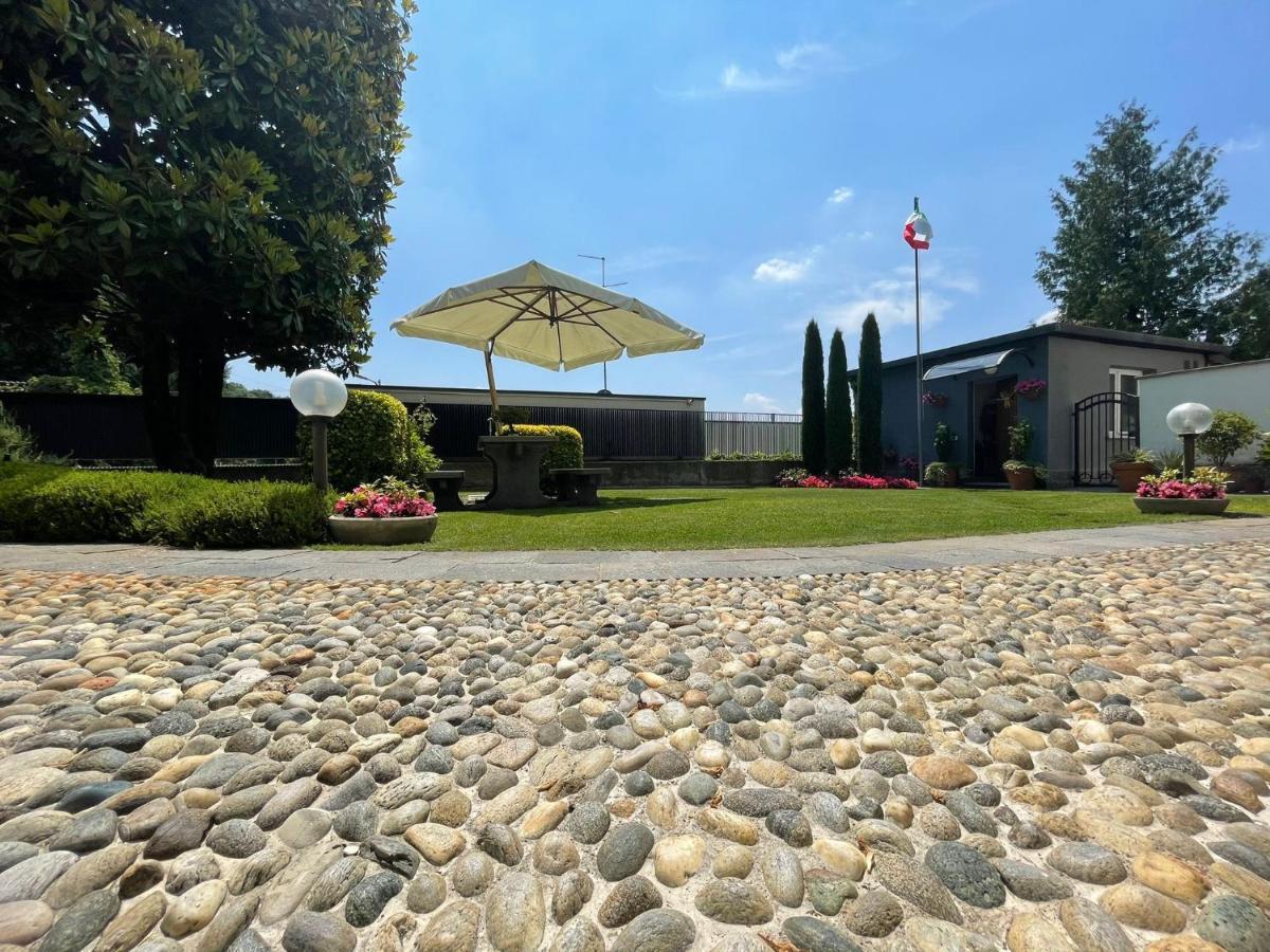 B&B Marge Oltrona di San Mamette Екстериор снимка