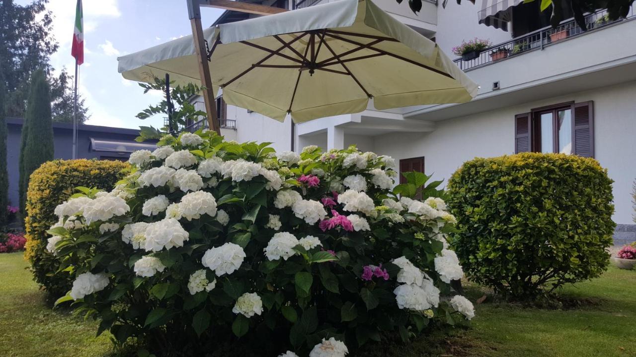 B&B Marge Oltrona di San Mamette Екстериор снимка