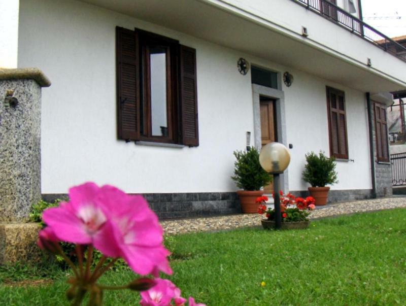 B&B Marge Oltrona di San Mamette Екстериор снимка