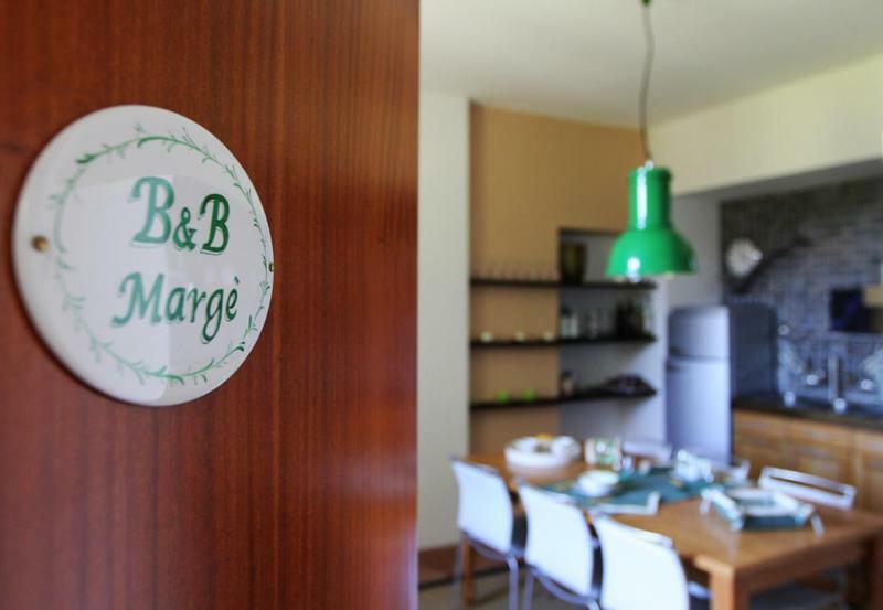 B&B Marge Oltrona di San Mamette Екстериор снимка