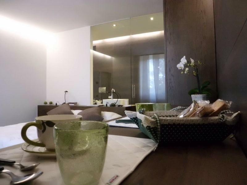 B&B Marge Oltrona di San Mamette Екстериор снимка